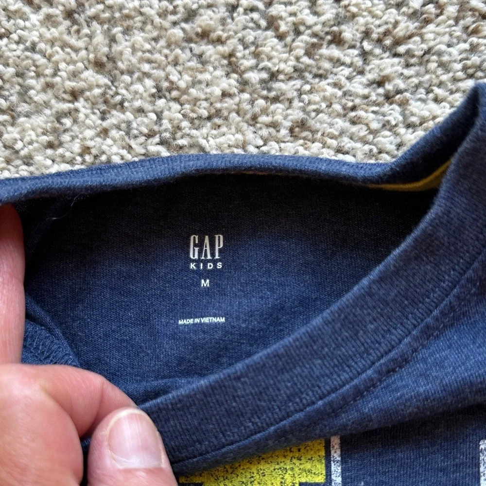 GAP Kids Navy and Yellow Tee size medium